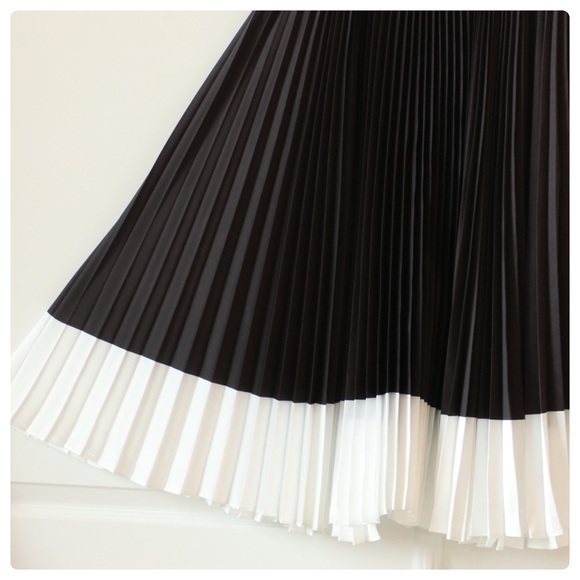 ALICE + OLIVIA Katz Pleated Midi Skirt - Picture 9 of 11